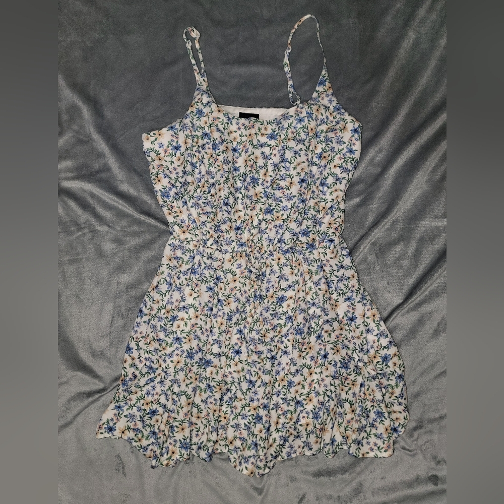 Buckle Daytrip Floral Romper Size Large